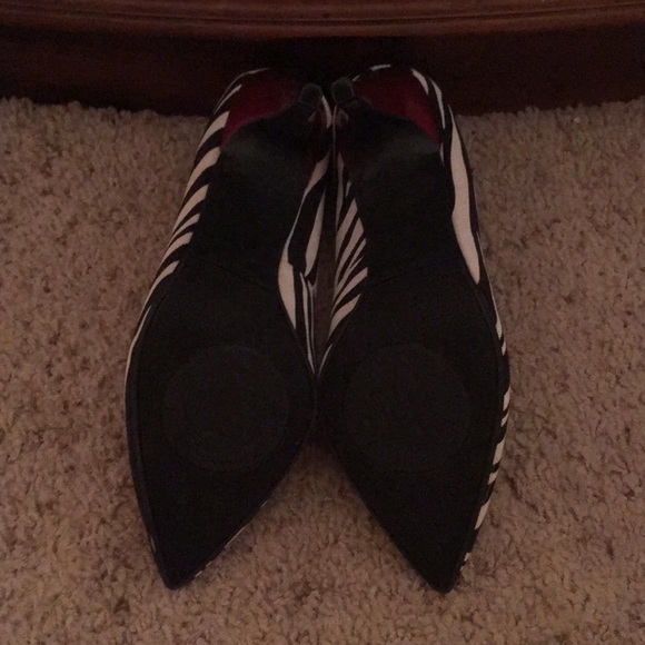 Zebra print heels with ruby trim - Picture 6 of 6